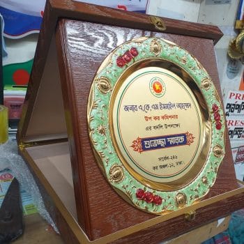 Most premium Wooden Crest